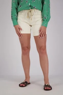 Short Bobby Wit