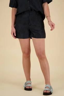 Short Hannima Zwart