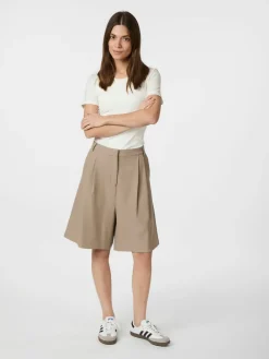 Short Nika Structure Bruin