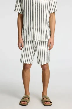 Short Regal Wit